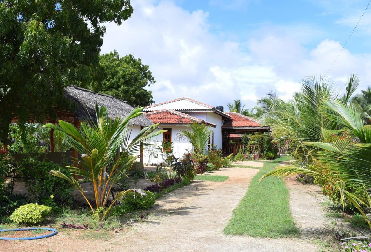 Prime Surfers Bungalow Arugam Bay Exterior photo